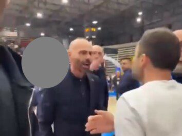 Guerri napoli allontana collaboratore