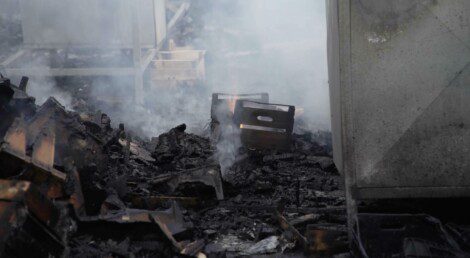 Incendio mercatino Fuorigrotta Napoli