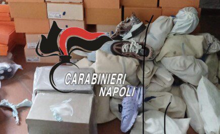Napoli sequestro merce contraffatta