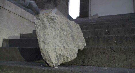 Napoli cade pietra Plebiscito