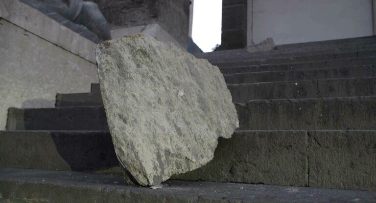 Napoli cade pietra Plebiscito