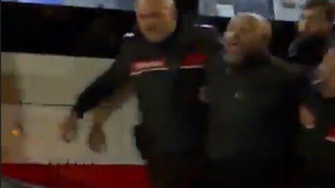 Napoli donna accoltellata bus