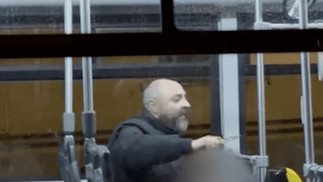 Napoli donna accoltellata bus