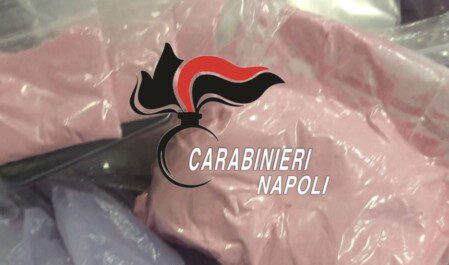 Napoli pusher cocaina rosa