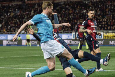 Napoli vittoria Cagliari secondi