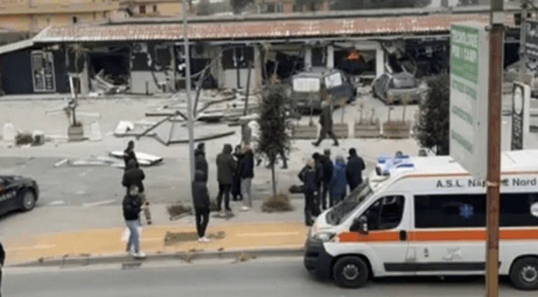 Villaricca esplode attività commerciale