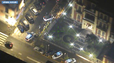 blitz anticamorra polizia clan licciardi vanella grassi