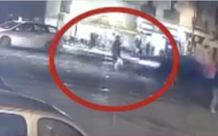 donne investite porta nolana video