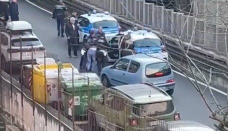 tenta aggressione ragazzina bloccato