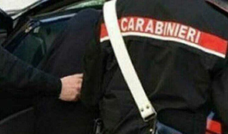 violenza bambino centro commerciale