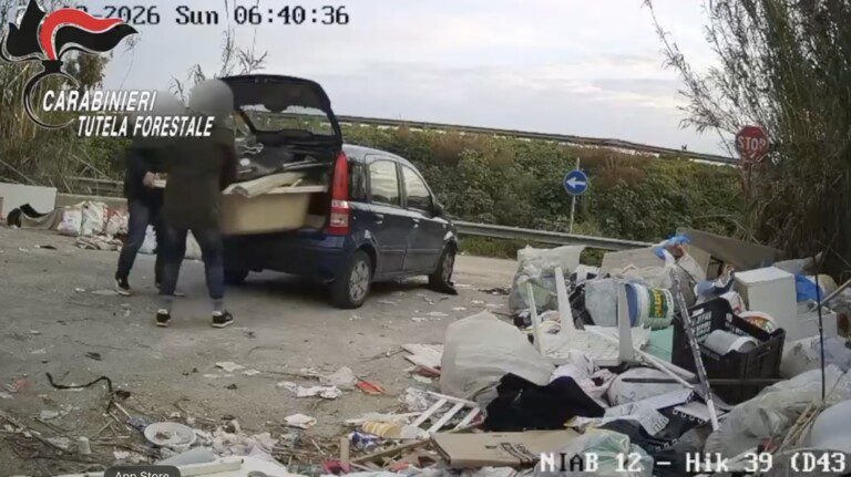 Giugliano rifiuti carabinieri forestali