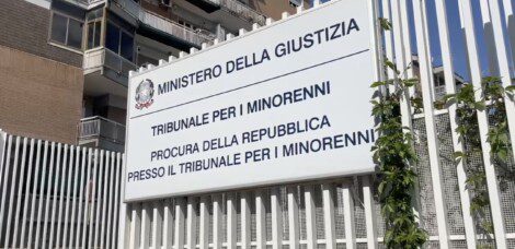donna ferita monopattino minorenni comunità decisione tribunale