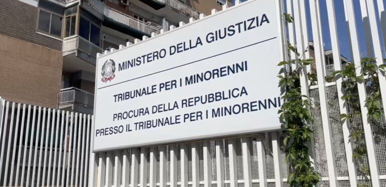 donna ferita monopattino minorenni comunità decisione tribunale