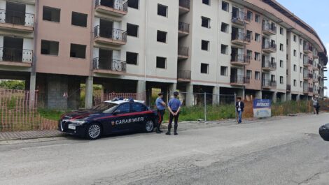 carabinieri duplice omicidio pollena trocchia due donne morte cantiere edile