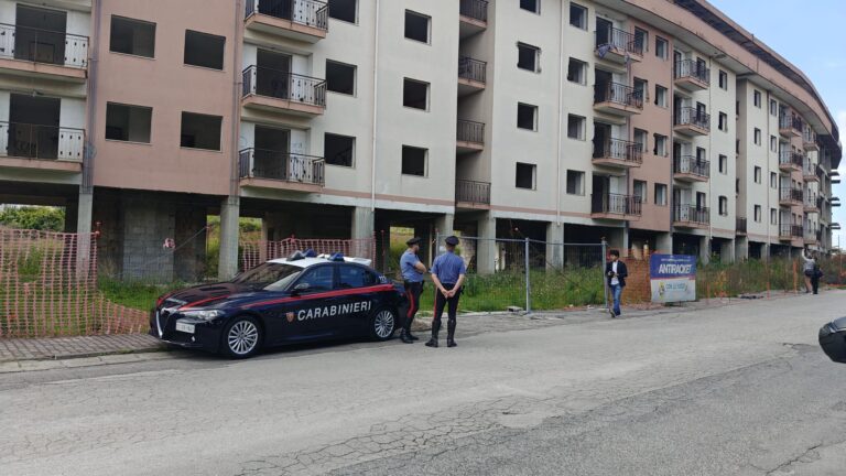 carabinieri duplice omicidio pollena trocchia due donne morte cantiere edile