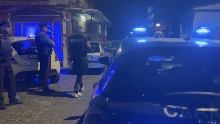 carabinieri stesa notte quartieri spagnoli