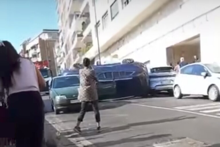 incidente posillipo auto ribaltata via orazio