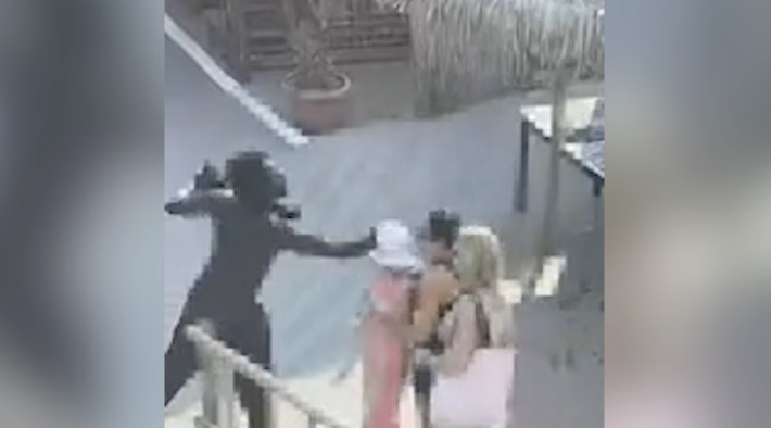 schiaffo cliente lido aggressione video castel volturno