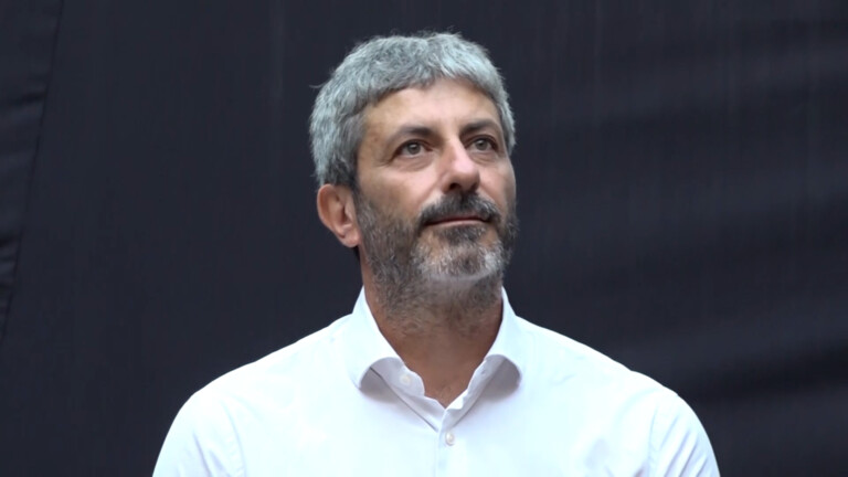 Roberto Fico risponde agli sfollati di Pozzuoli