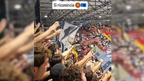 foto tifosi napoli basket, vittoria in eurocup