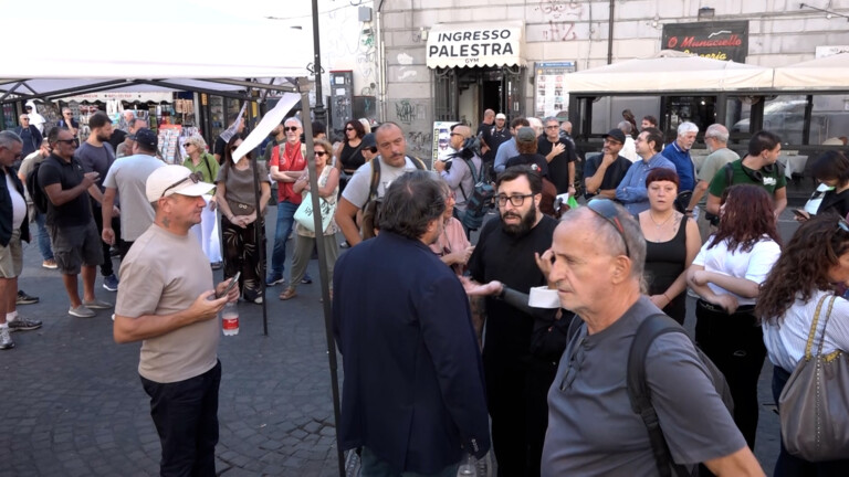 protesta caro vita a Napoli